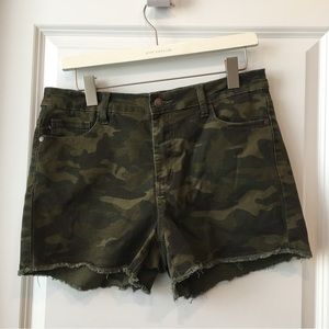 Judy Blue camo shorts Sz L cut off